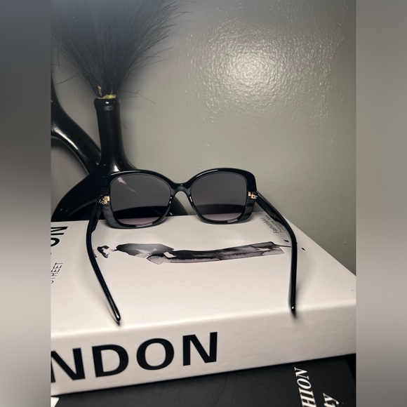 New Authentic in Case GUCCI Current Season 2024 OVERSIZED Sunglasses - Picture 4 of 7